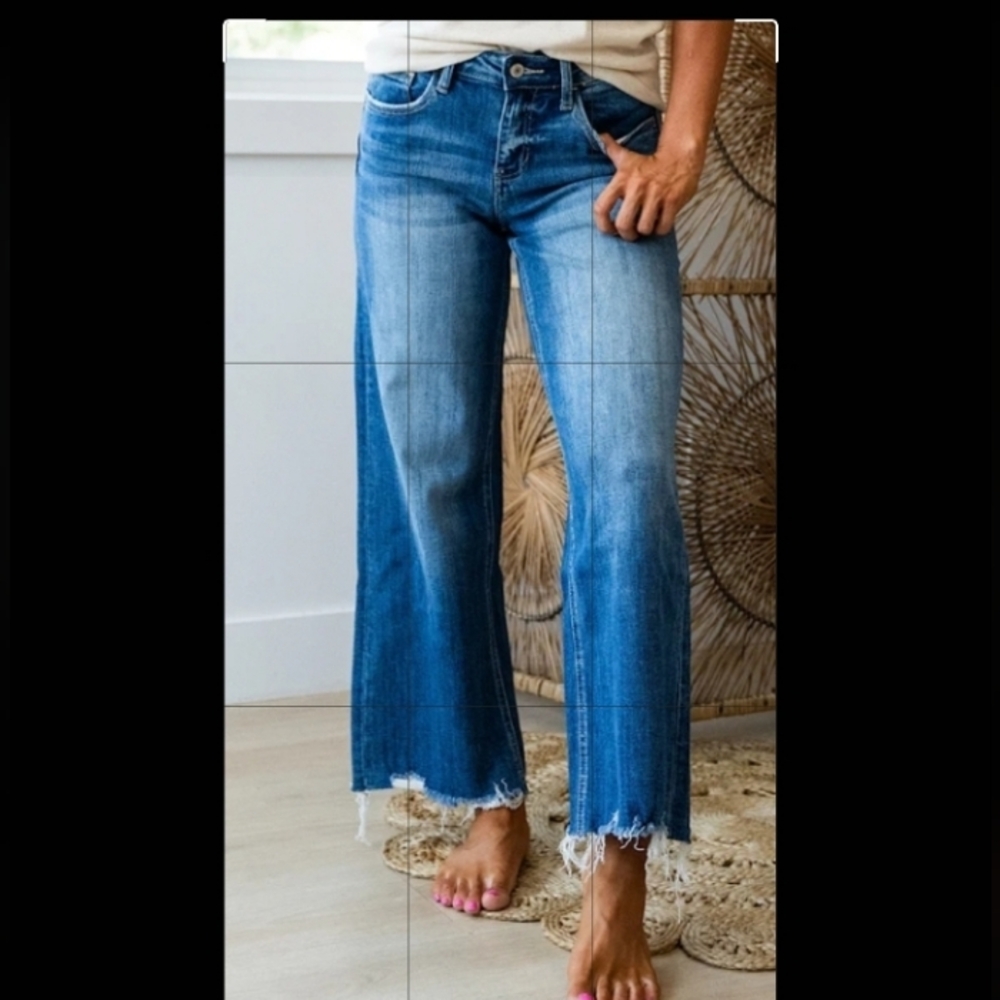 Cropped Frayed-Hem Women's Blue Jeans